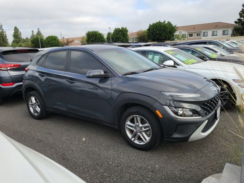 Used 2023 Hyundai Kona SE AWD/4WD image 3