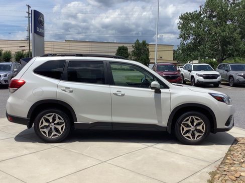 Used 2024 Subaru Forester Premium AWD/4WD image 4
