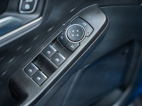 Used 2020 Ford Escape SE image 38