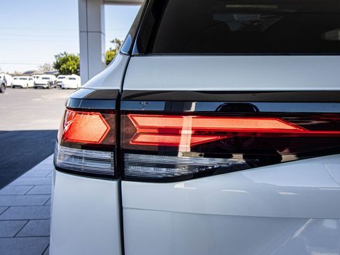 New 2026 Volkswagen Tiguan SE R-Line image 16