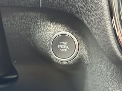 Used 2025 Volvo XC40 B5 Core w/ Protection Package Premier image 25