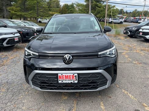 New 2025 Volkswagen Taos SE image 2