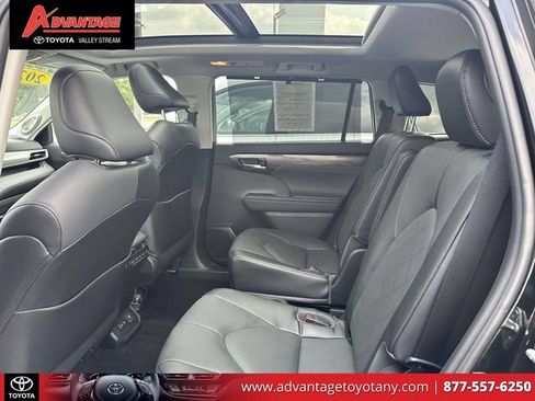 Used 2022 Toyota Highlander Platinum AWD/4WD image 14