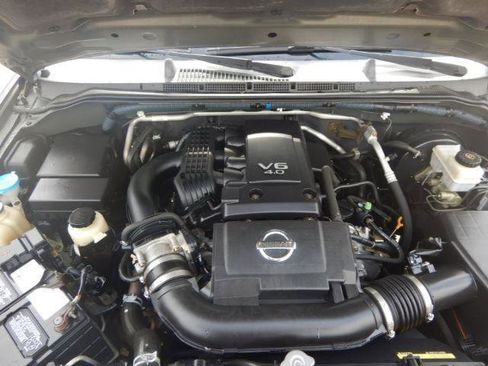 Used 2005 Nissan Frontier SE w/ (P01) Power Pkg image 12