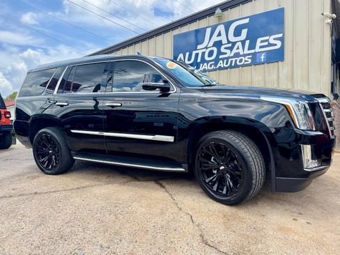 Used 2018 Cadillac Escalade Luxury RWD image 6