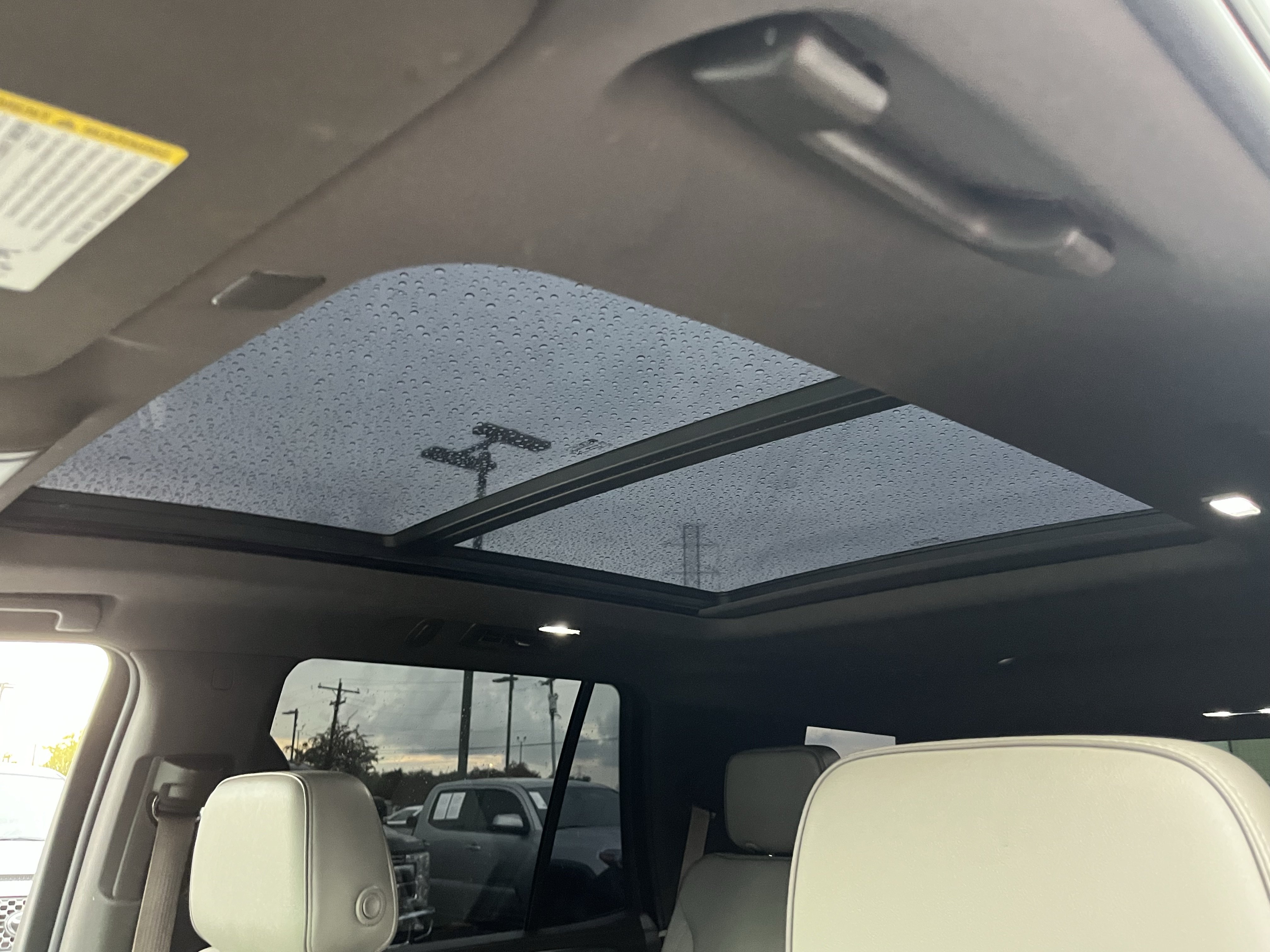 Used 2022 GMC Yukon SLT w/ SLT Premium Package RWD image 9