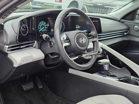 Used 2024 Hyundai Elantra Limited image 2