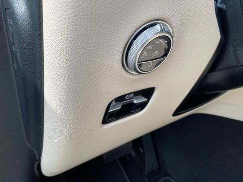 Used 2024 Mercedes-Benz GLC 300 image 17