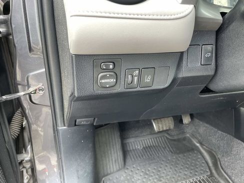 Used 2017 Toyota RAV4 XLE FWD image 17