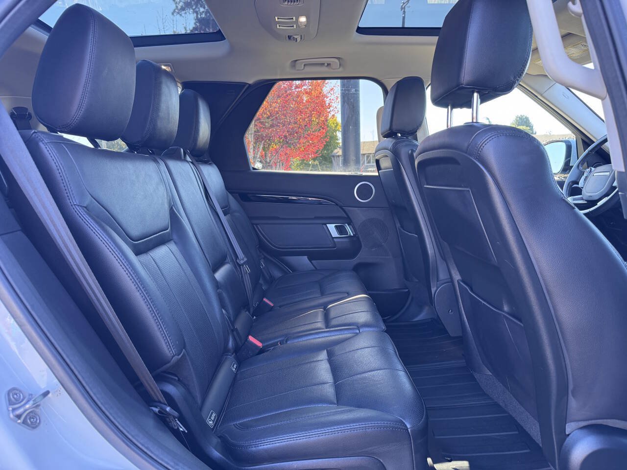 Used 2019 Land Rover Discovery SE AWD/4WD image 10
