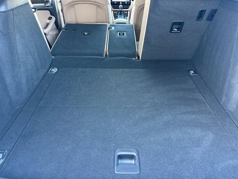 Certified 2025 Porsche Macan image 15