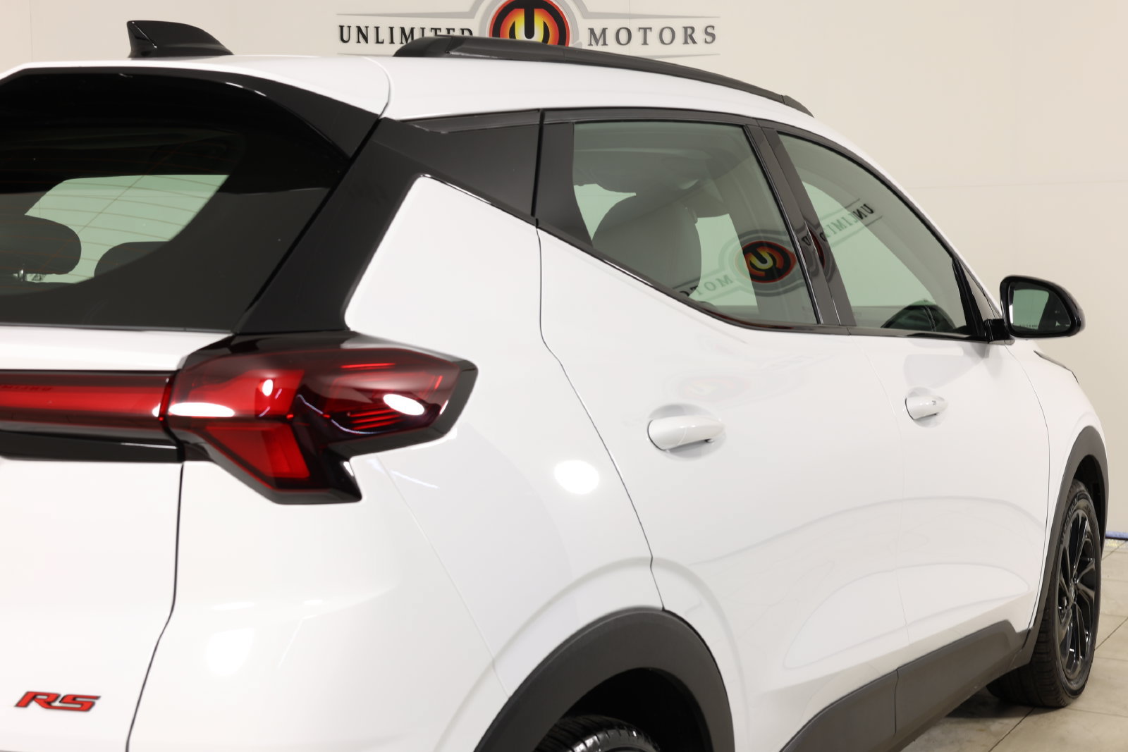 Used 2027 Chevrolet Bolt RS FWD image 40