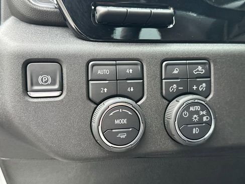 Used 2025 Chevrolet Silverado 2500 LTZ w/ LTZ Plus Package AWD/4WD image 31