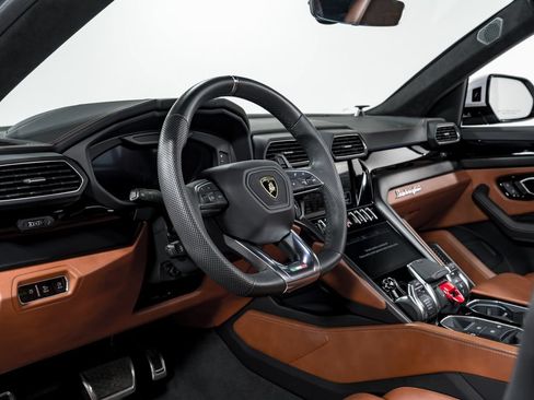 Used 2023 Lamborghini Urus S AWD/4WD image 13