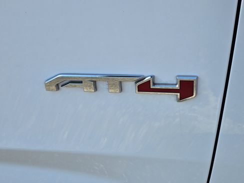 Used 2024 GMC Yukon AT4 AWD/4WD image 7