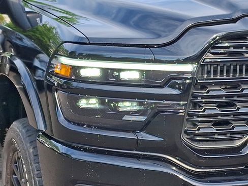 Used 2025 RAM 2500 Limited AWD/4WD image 9
