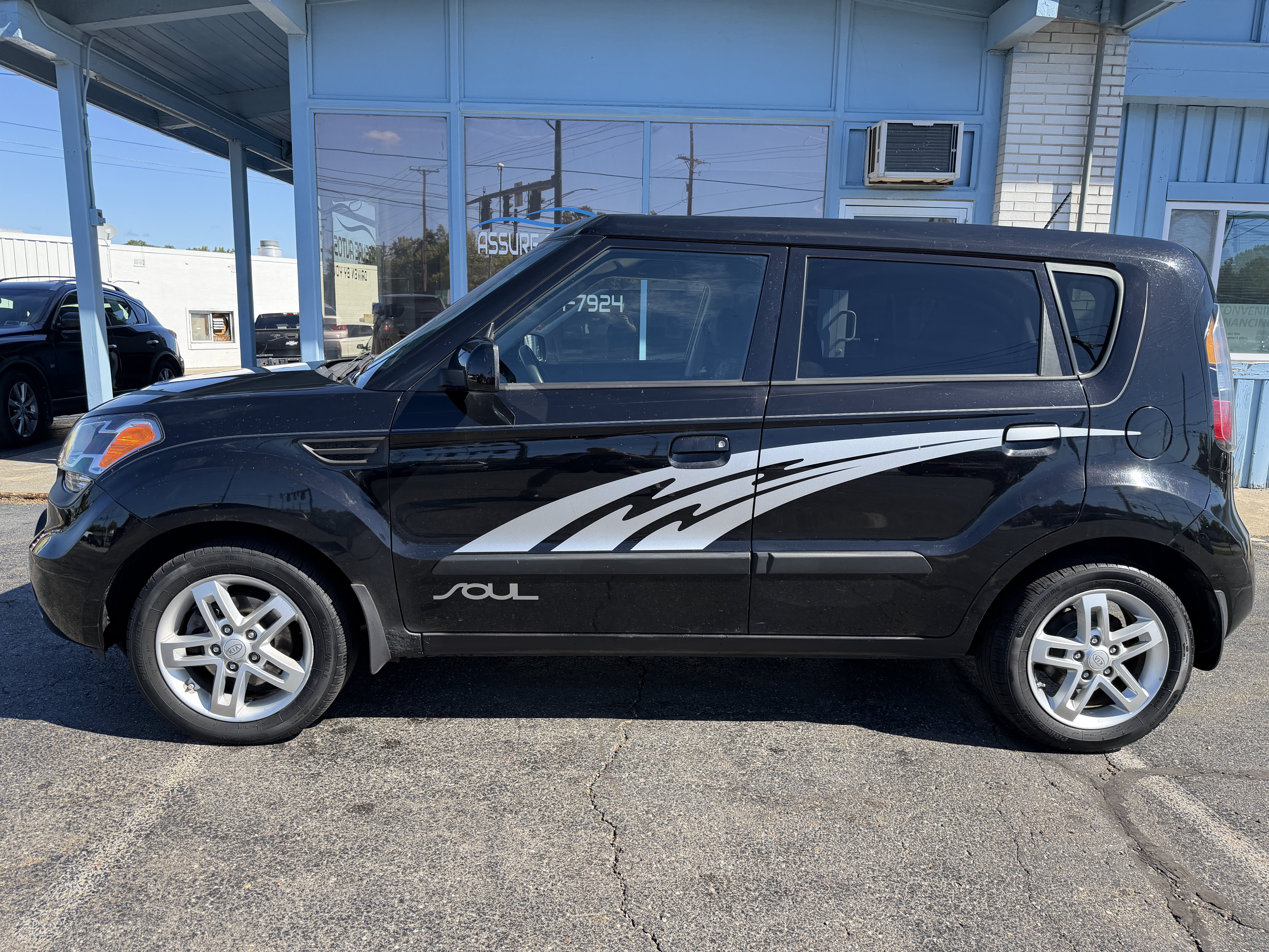 Used 2010 Kia Soul + FWD image 2