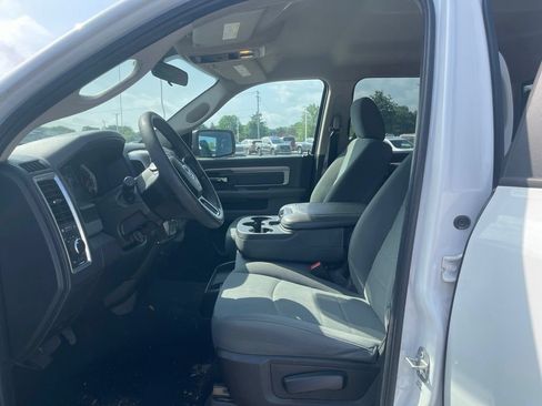 Used 2020 RAM 1500 Classic SLT AWD/4WD image 12
