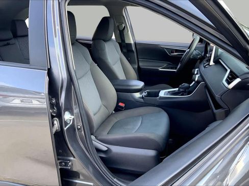 Used 2024 Toyota RAV4 XLE FWD image 9