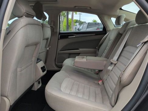 Used 2019 Ford Fusion SE AWD/4WD image 16