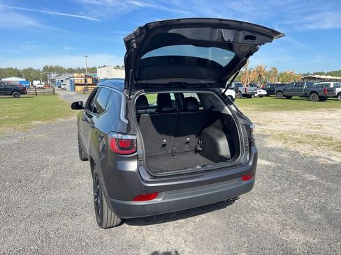 Used 2022 Jeep Compass Limited image 26