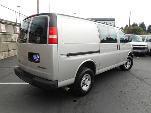 Used 2006 Chevrolet Express 2500 w/ Power and Light Package RWD image 5