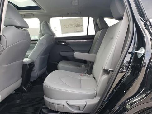New 2026 Toyota Highlander Limited image 12