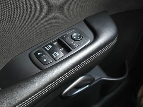 Used 2022 Dodge Challenger R/T image 30