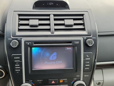 Used 2014 Toyota Camry XLE image 25