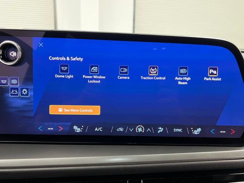 Used 2024 Chevrolet Traverse LT FWD image 67