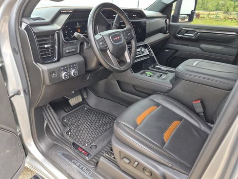 Used 2025 GMC Sierra 2500 AT4 w/ Technology Package AWD/4WD image 13