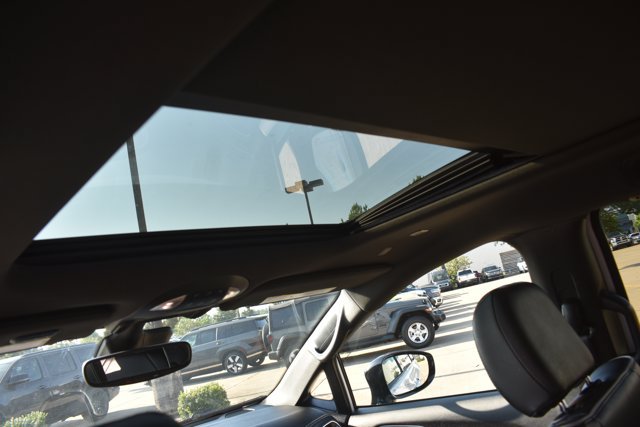 Used 2025 Chrysler Pacifica Limited FWD image 20