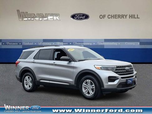 Certified 2022 Ford Explorer XLT image 1