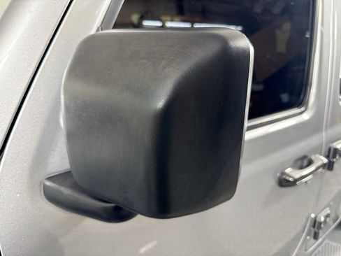 Used 2021 Jeep Wrangler Unlimited Sahara AWD/4WD image 19