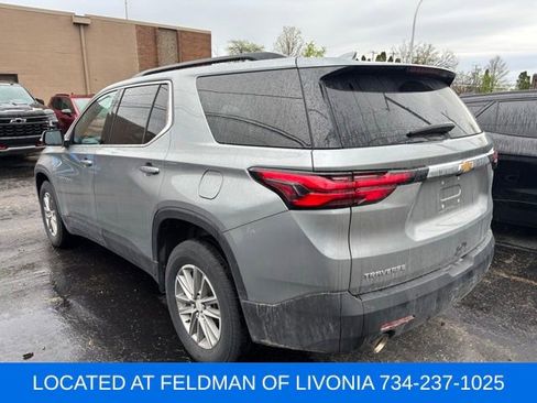 Used 2023 Chevrolet Traverse LT FWD image 2