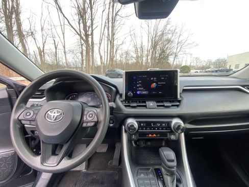 Used 2023 Toyota RAV4 XLE image 24