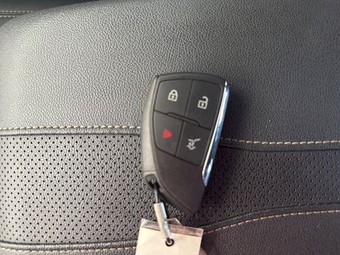 Used 2025 Chevrolet Traverse High Country FWD image 33