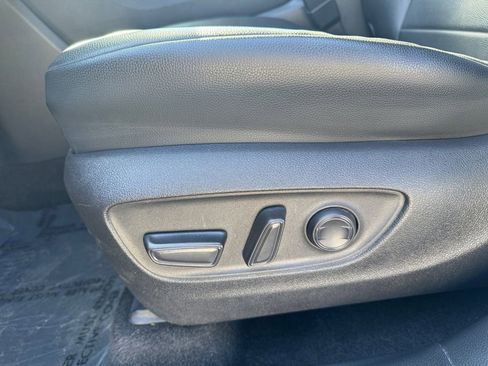 Used 2023 Toyota Highlander L image 12