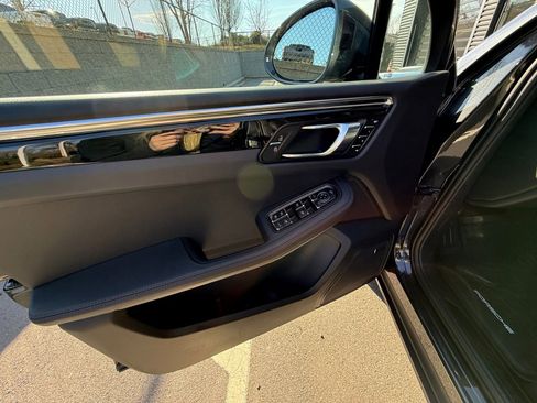 New 2026 Porsche Macan image 21