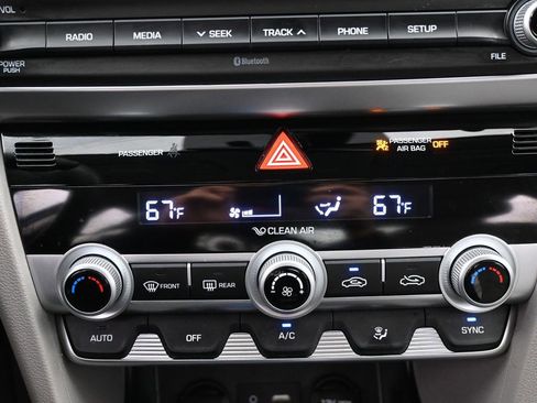 Used 2020 Hyundai Elantra SE image 12