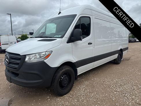 Used 2025 Mercedes-Benz Sprinter 2500 image 8