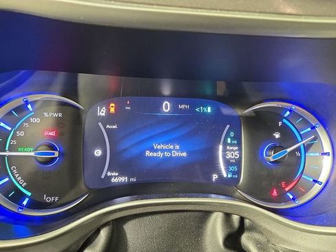 Used 2024 Chrysler Pacifica Limited FWD image 17