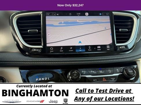 Used 2021 Chrysler Pacifica Touring-L w/ Premium & Safety Sphere Group image 19