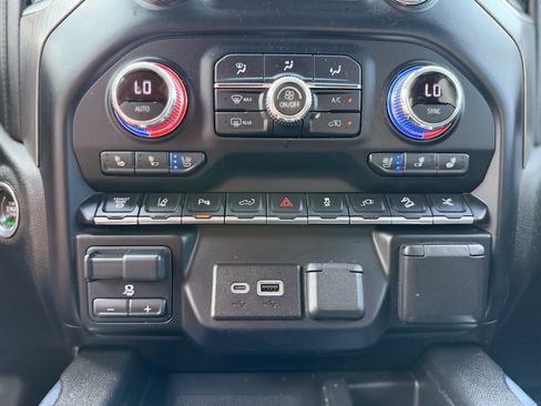 Used 2021 GMC Sierra 2500 Denali w/ Denali Ultimate Package AWD/4WD image 38