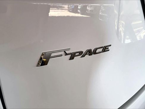 Used 2023 Jaguar F-PACE SVR image 10