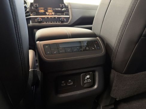 Certified 2025 Nissan Pathfinder Platinum w/ Cargo Package FWD image 20