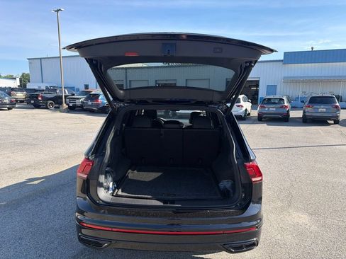 Used 2024 Volkswagen Tiguan SE R-Line AWD/4WD image 9