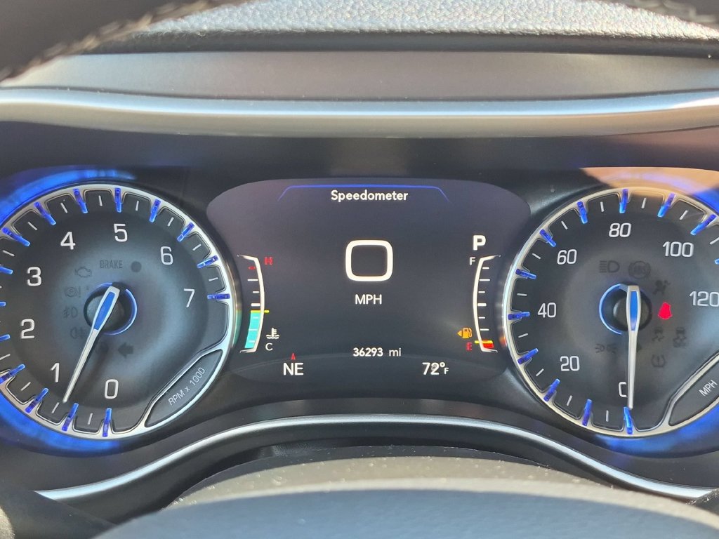 Used 2023 Chrysler Pacifica Touring-L AWD/4WD image 17