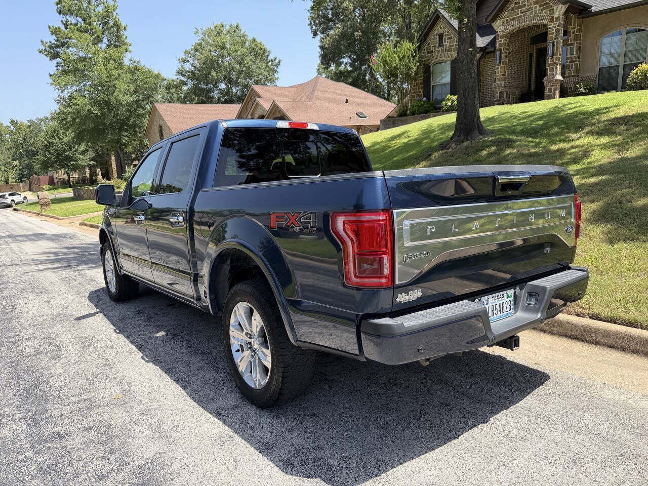 Used 2016 Ford F150 Platinum w/ Equipment Group 701A Luxury AWD/4WD image 9