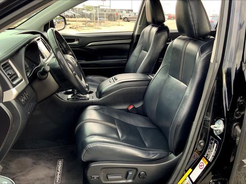 Used 2017 Toyota Highlander SE image 8